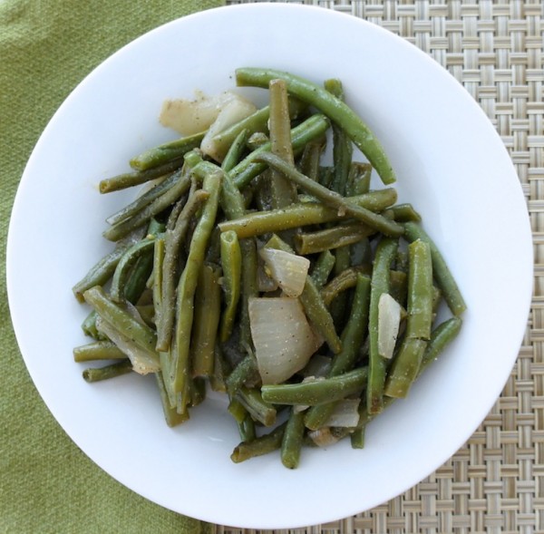 sautéed green beans with caramelized onions